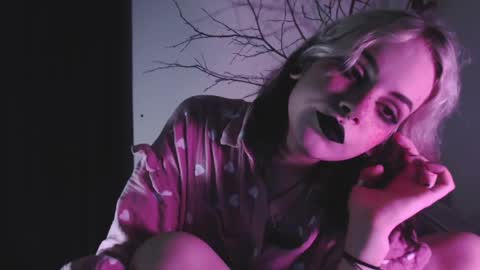 Snapshot of molly_crow chatting on January 28, 11:39 pm Molly Crow online show from January 28, 11:39 pm