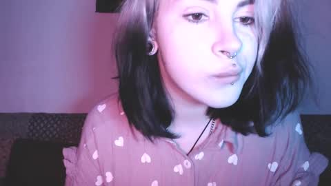 Snapshot of molly_crow chatting on February 20, 12:52 am Molly Crow online show from February 20, 12:52 am