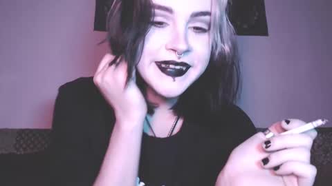 Snapshot of molly_crow chatting on February 24, 1:13 am Molly Crow online show from February 24, 1:13 am