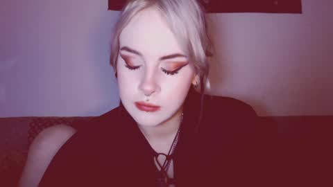 Snapshot of molly_crow chatting on February 26, 1:21 am Molly Crow online show from February 26, 1:21 am