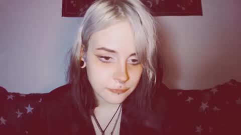 Snapshot of molly_crow chatting on February 27, 4:20 am Molly Crow online show from February 27, 4:20 am