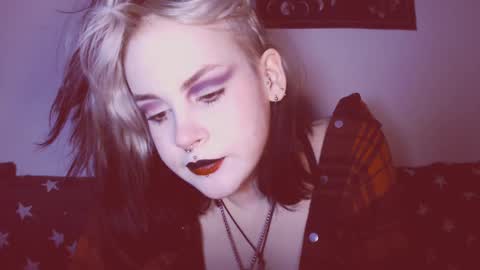 Snapshot of molly_crow chatting on March 4, 11:32 pm Molly Crow online show from March 4, 11:32 pm