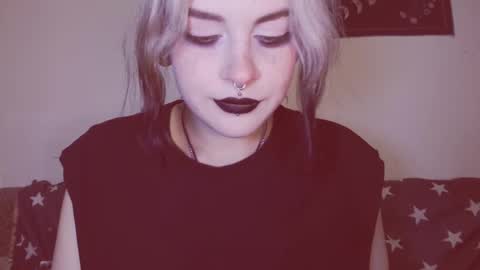 Snapshot of molly_crow chatting on March 7, 10:32 pm Molly Crow online show from March 7, 10:32 pm