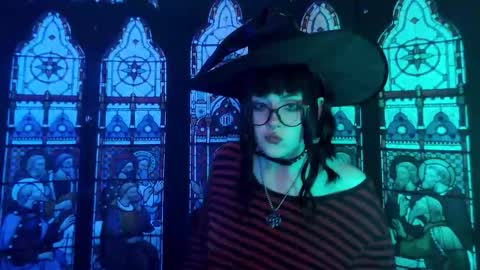 Snapshot of molly_crow chatting on October 11, 8:40 pm Molly Crow online show from October 11, 8:40 pm