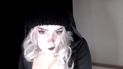 Molly Crow online show from December 23, 3:59 am