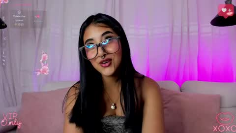 Snapshot of molly_hils789 chatting on May 20, 8:04 pm molly_hils789 online show from May 20, 8:04 pm