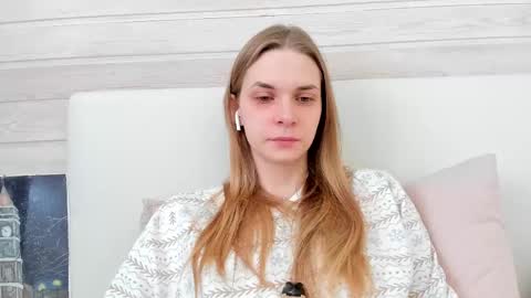 Molly Hunt online show from February 26, 2:48 am