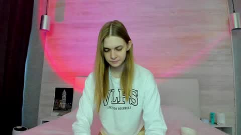 Molly Hunt online show from April 26, 4:43 am