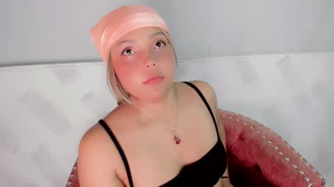 molly_logan online show from March 5, 11:45 pm