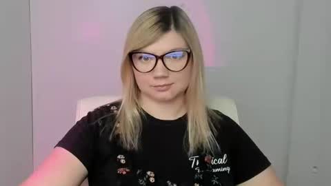 Molly online show from October 6, 12:02 pm