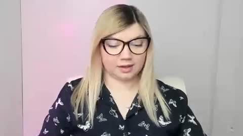 Molly online show from October 17, 11:57 am