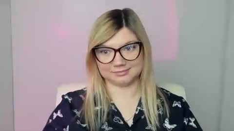 Molly online show from October 23, 6:45 am