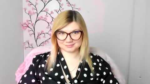 Molly online show from March 12, 12:55 pm