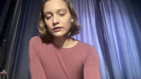 molly_poly online show from November 13, 9:52 am