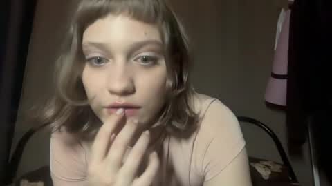 molly_poly online show from April 18, 6:12 pm