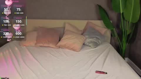 Snapshot of molly_rougge chatting on October 13, 11:49 pm Molly online show from October 13, 11:49 pm