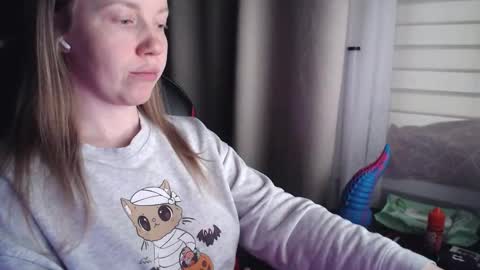 I have new photos come and see with love Molly online show from December 16, 11:04 am