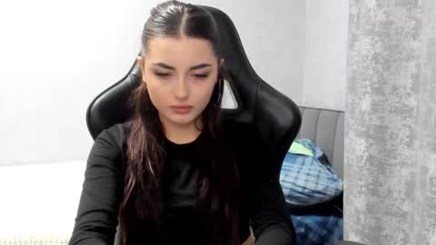 Molly online show from November 19, 8:20 pm