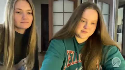 Snapshot of mollyas chatting on March 27, 1:55 pm Alice online show from March 27, 1:55 pm
