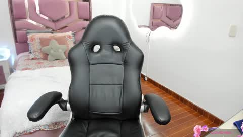 Snapshot of mollycraft chatting on February 17, 6:26 pm Molly online show from February 17, 6:26 pm