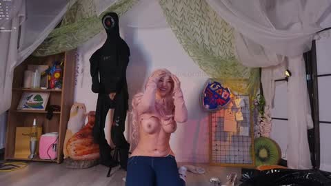 Snapshot of mollyflwers chatting on February 25, 5:22 pm mollychan online show from February 25, 5:22 pm