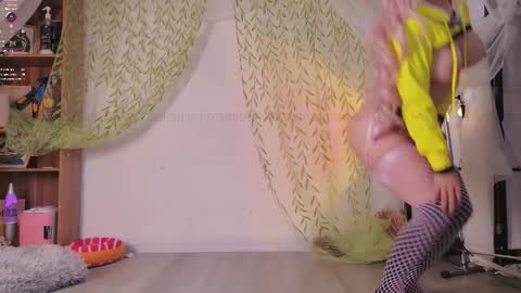 Snapshot of mollyflwers chatting on March 25, 4:35 pm mollychan online show from March 25, 4:35 pm