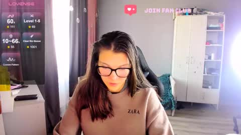 Snapshot of mollylollipop20 chatting on September 19, 4:03 am KIRA online show from September 19, 4:03 am