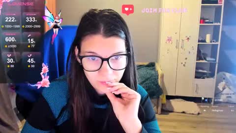 Snapshot of mollylollipop20 chatting on October 22, 1:17 am KIRA online show from October 22, 1:17 am