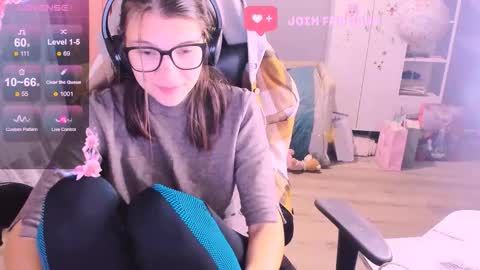  KIRA  online show from November 10, 1:59 am