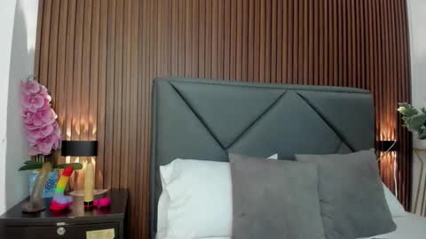 mollylove_ online show from March 12, 7:20 pm