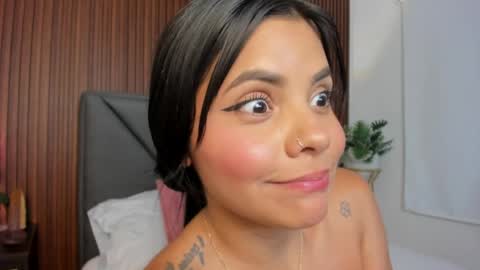 mollylove_ online show from April 9, 7:08 pm