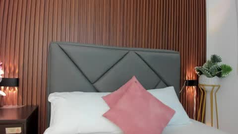 mollylove_ online show from April 27, 6:50 pm