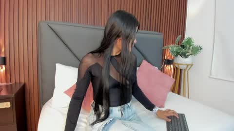 mollylove_ online show from May 9, 7:41 pm
