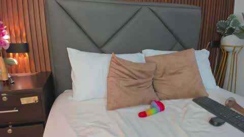 mollylove_ online show from May 22, 8:03 pm