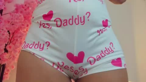 mollylove_ online show from June 25, 8:02 pm