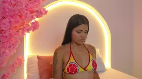 mollylove_ online show from July 3, 7:20 pm