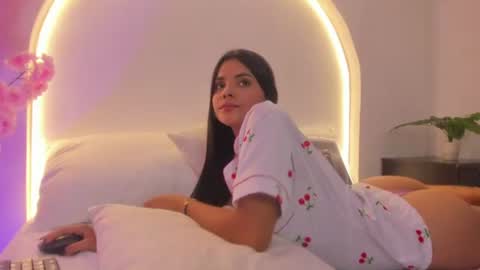 mollylove_ online show from July 25, 7:22 pm