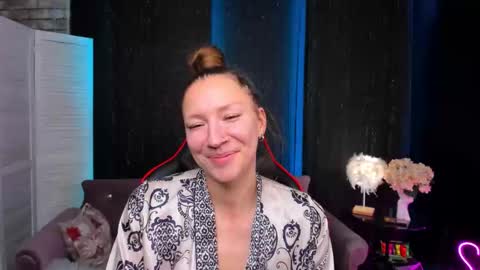 hi im Molly heregreat boobs big heart  warm pussy  online show from December 4, 1:04 am