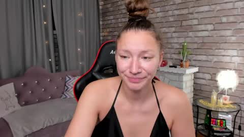 hi im Molly heregreat boobs big heart  warm pussy  online show from April 28, 12:20 am