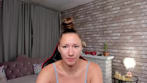 hi im Molly heregreat boobs big heart  warm pussy  online show from June 8, 11:27 pm