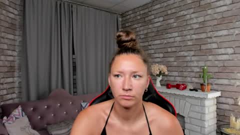 hi im Molly heregreat boobs big heart  warm pussy  online show from June 29, 12:06 am