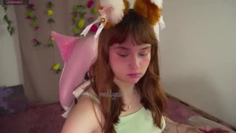 Snapshot of mollysb_05 chatting on November 13, 8:19 pm mollysb_05 online show from November 13, 8:19 pm