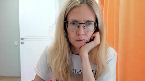 Snapshot of mollystory chatting on September 17, 6:59 am AngelMomm online show from September 17, 6:59 am