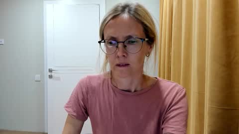 Snapshot of mollystory chatting on September 25, 3:49 pm AngelMomm online show from September 25, 3:49 pm