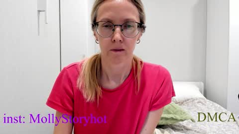 Snapshot of mollystory chatting on November 27, 6:59 am AngelMomm online show from November 27, 6:59 am