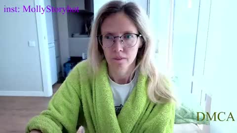 Snapshot of mollystory chatting on May 27, 4:42 am AngelMomm online show from May 27, 4:42 am