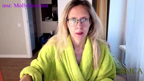 Snapshot of mollystory chatting on May 28, 2:42 am AngelMomm online show from May 28, 2:42 am