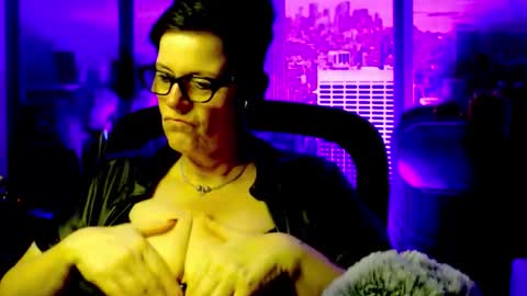 Snapshot of mollysun chatting on November 24, 7:24 pm MollySun Nina Randmann online show from November 24, 7:24 pm