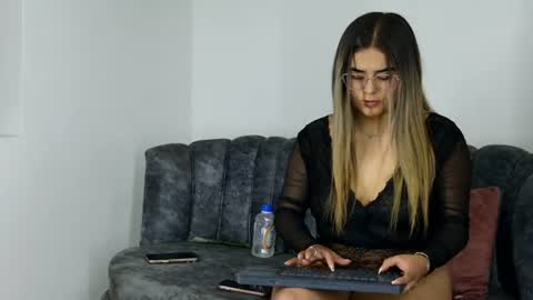 mollysweet11 online show from June 20, 4:37 am