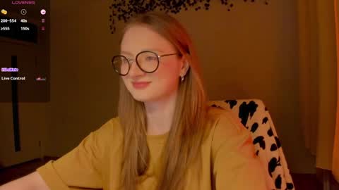 Snapshot of mollytucker chatting on April 1, 4:26 pm mollytucker online show from April 1, 4:26 pm
